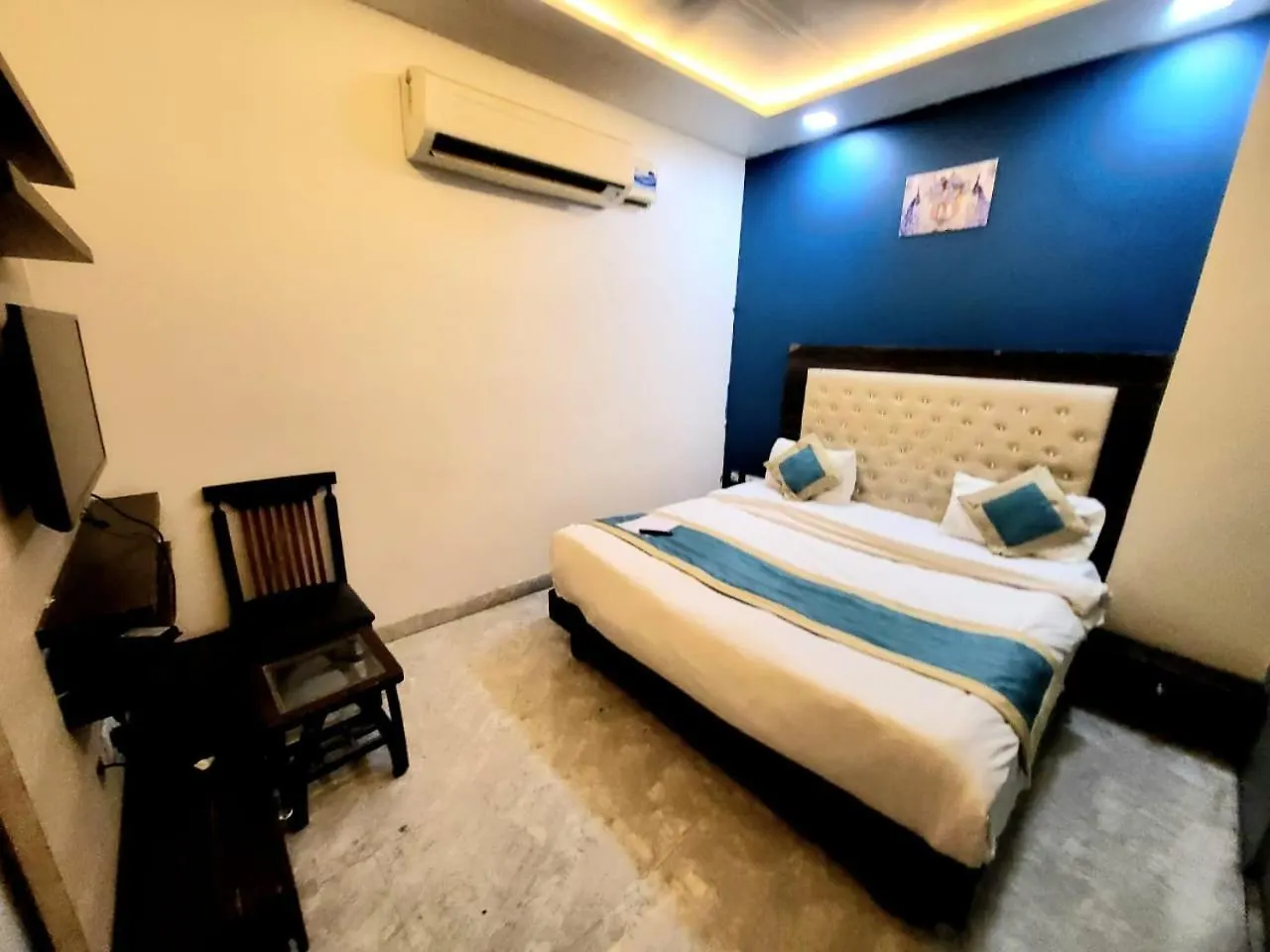 Hotel Season Grand Couple Friendly Pitampura Metro Station Delhi