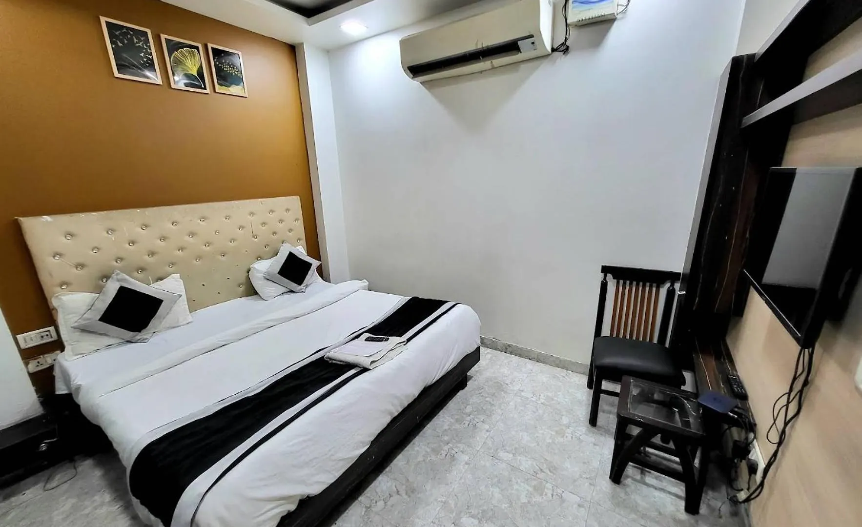 ***  Hotel Season Grand Couple Friendly Pitampura Metro Station Delhi  India