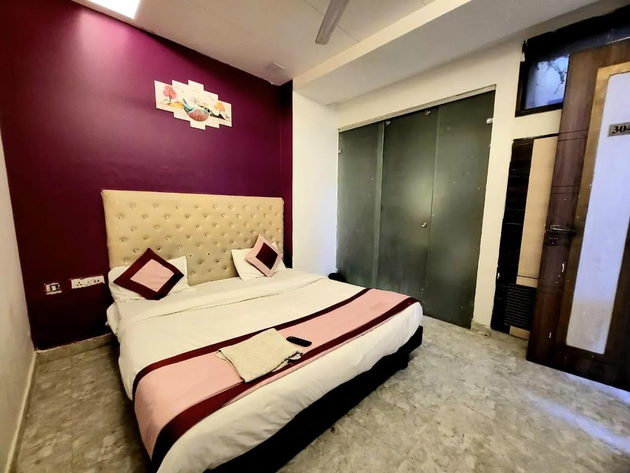 Hotel Season Grand Couple Friendly Pitampura Metro Station Delhi  Delhi (National Capital Territory of India)