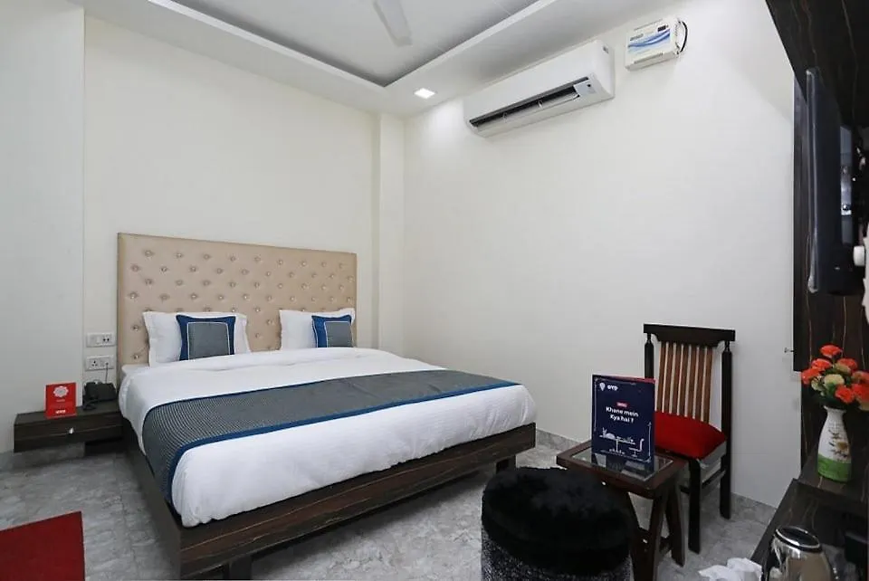 Hotel Season Grand Couple Friendly Pitampura Metro Station Delhi  3*, Delhi (National Capital Territory of India) India