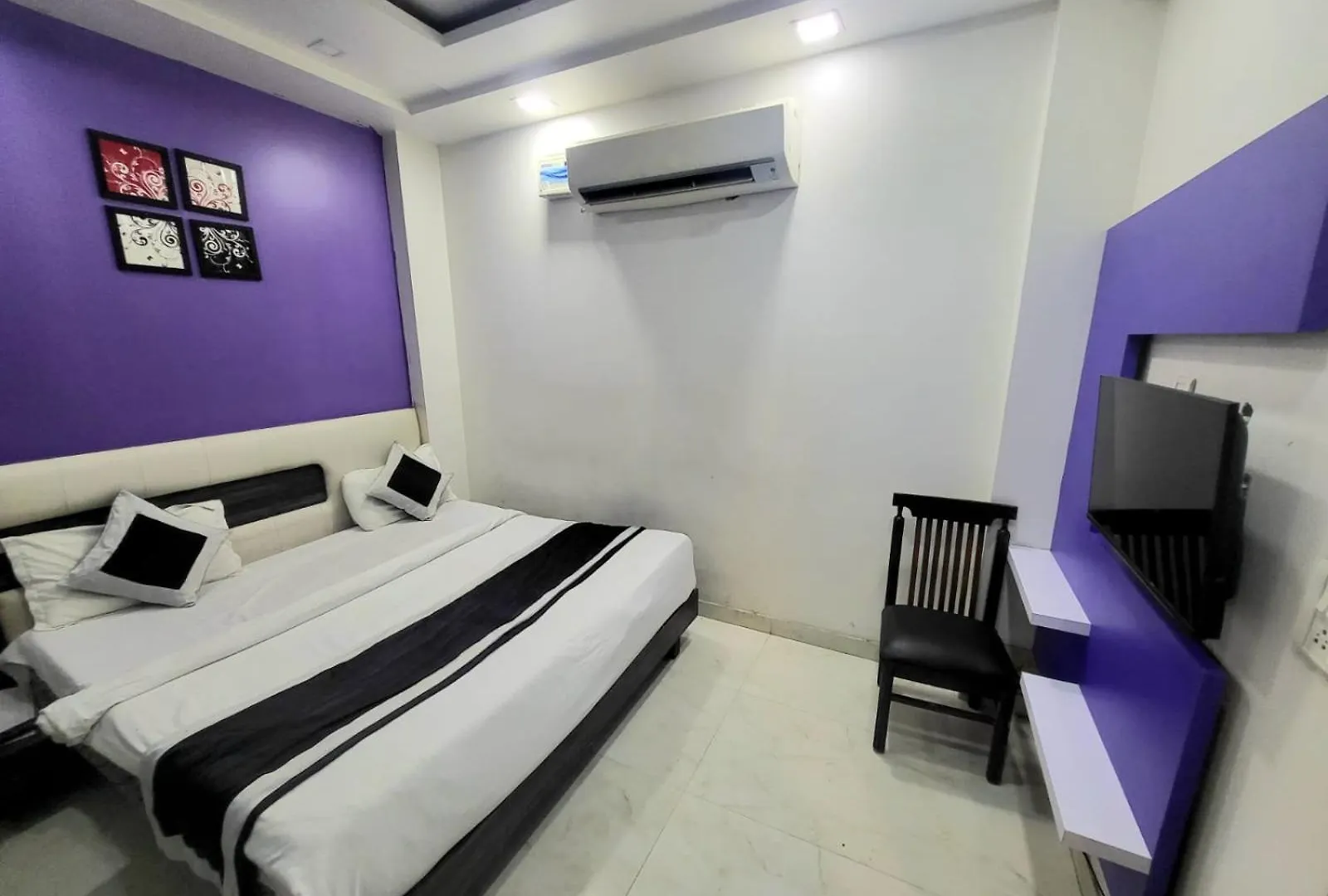 Hotel Season Grand Couple Friendly Pitampura Metro Station Delhi  3*, Delhi (National Capital Territory of India) India